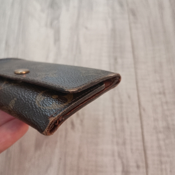 LOUIS VUITTON Monogram Multicles 6 Key Case - Picture 4 of 11